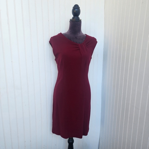 Ann Taylor Womens Burgundy Knit Cap Sleeve Fitted  Dress Petite Rayon Sz 6p - Picture 1 of 13